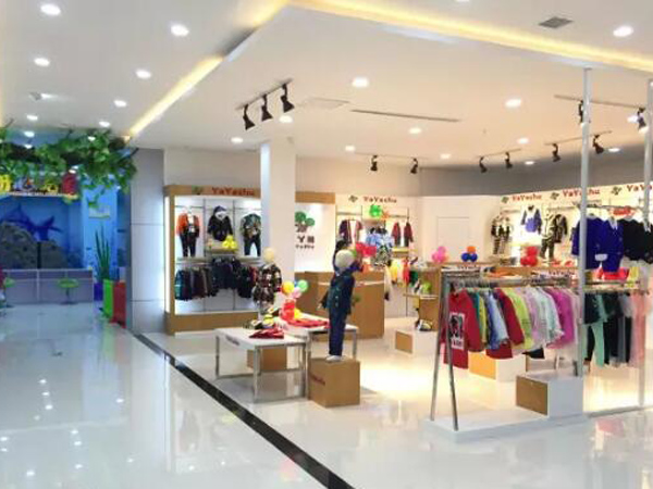 丫丫树时尚童装店铺展示