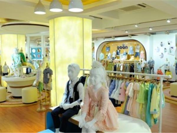 比比安时尚童装店铺展示