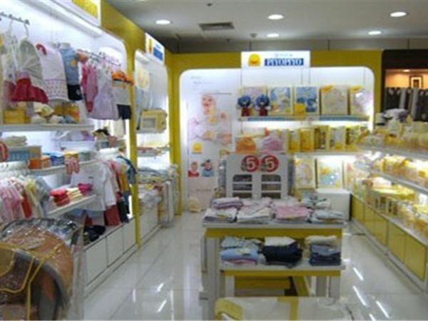 黄色小鸭时尚童装店铺展示