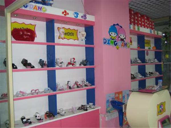小叮当时尚童装店铺展示