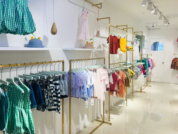 宝儿宝时尚童装店铺展示