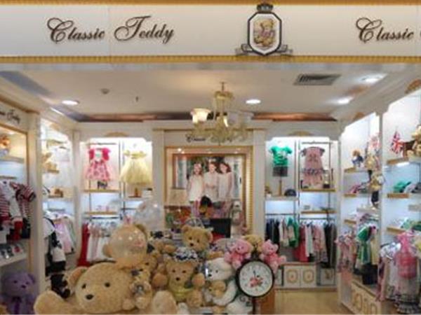 精典泰迪时尚童装店铺展示