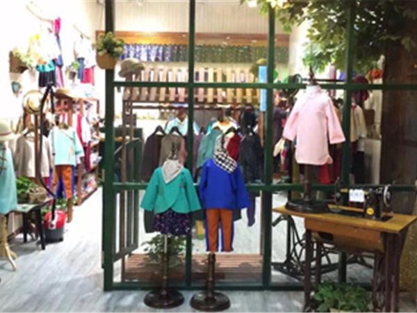 咪多咪彩青少年装店铺展示