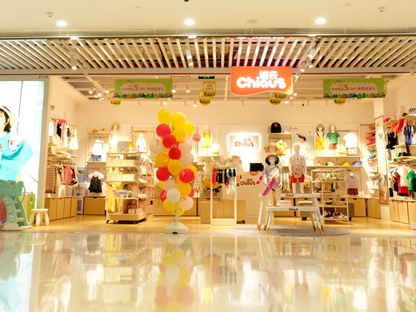 雀氏婴童装店铺展示