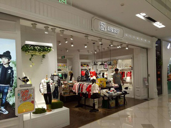 小熊空间时尚童装店铺展示
