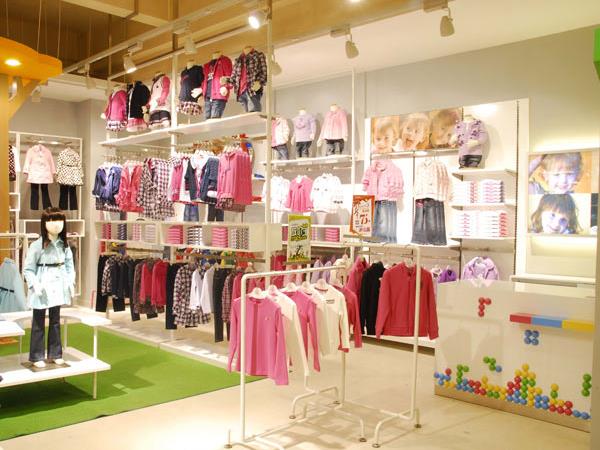 力果贝贝时尚童装店铺展示