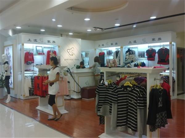 上流家族亲子装亲子装店铺展示
