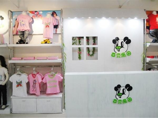 百变乐园时尚童装店铺展示