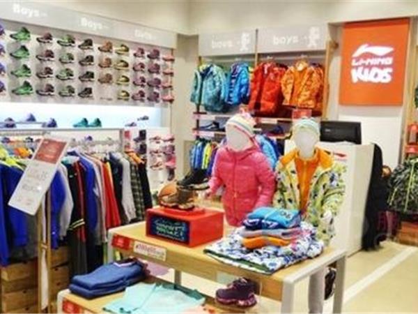 李宁青少年装店铺展示