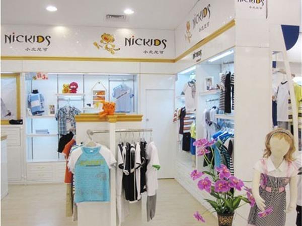 小虎尼可时尚童装店铺展示