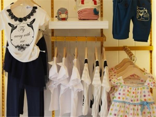 宝贝丫榜样时尚童装店铺展示