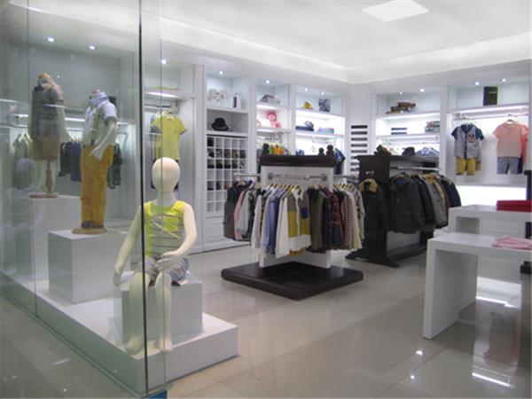 比格佩帝时尚童装店铺展示