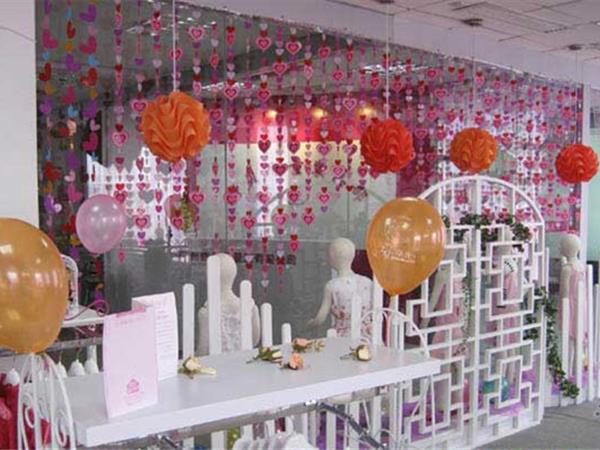 舒贝儿时尚童装店铺展示