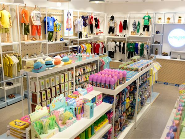 唛吉乐时尚童装店铺展示