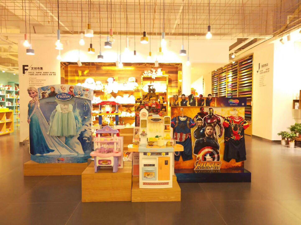 梦幻派对时尚童装店铺展示