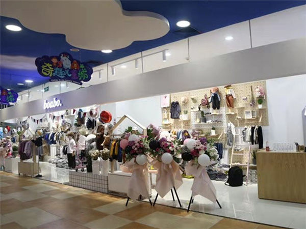 宝儿宝时尚童装店铺展示