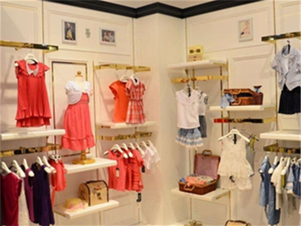 智比兔婴童装店铺展示