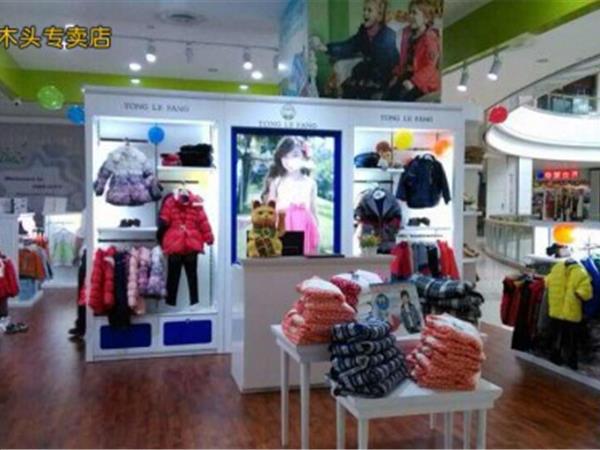 童乐坊青少年装店铺展示