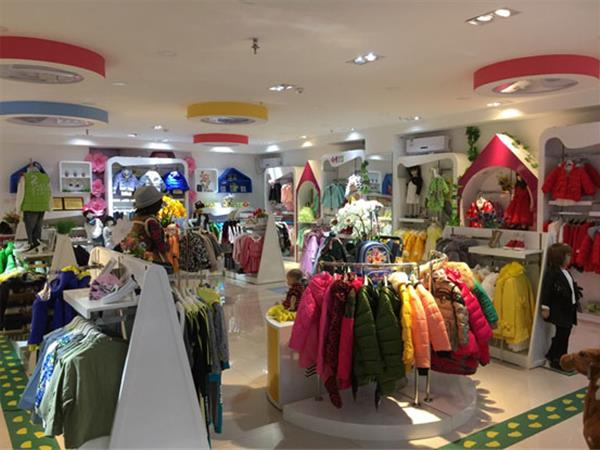 巴贝豆时尚童装店铺展示