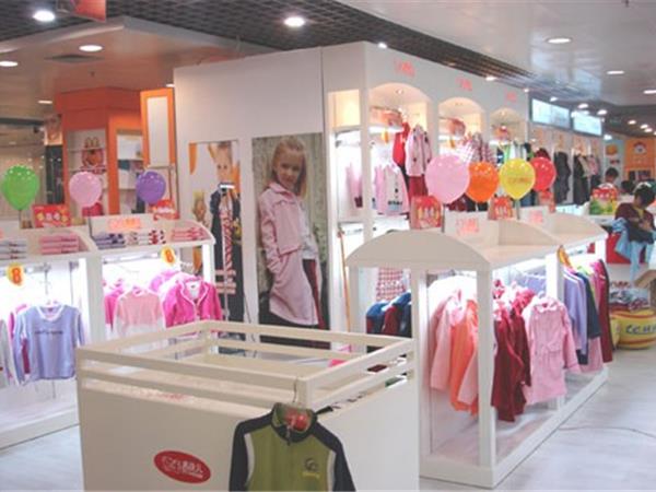 美孩儿青少年装店铺展示