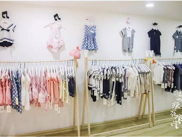 大茜小点青少年装店铺展示