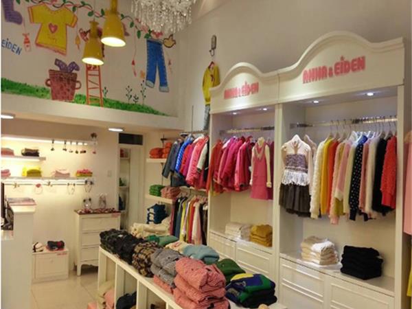 安娜&爱登韩版童装店铺展示