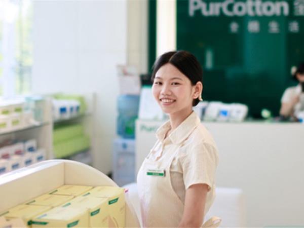 全棉时代婴童装店铺展示