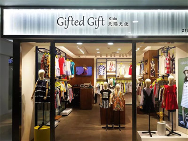 天赐天使青少年装店铺展示