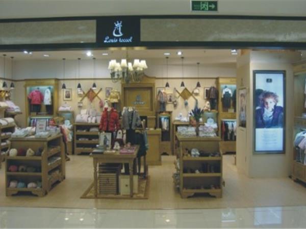 路易迪高时尚童装店铺展示