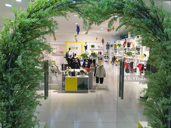 EM7时尚童装店铺展示