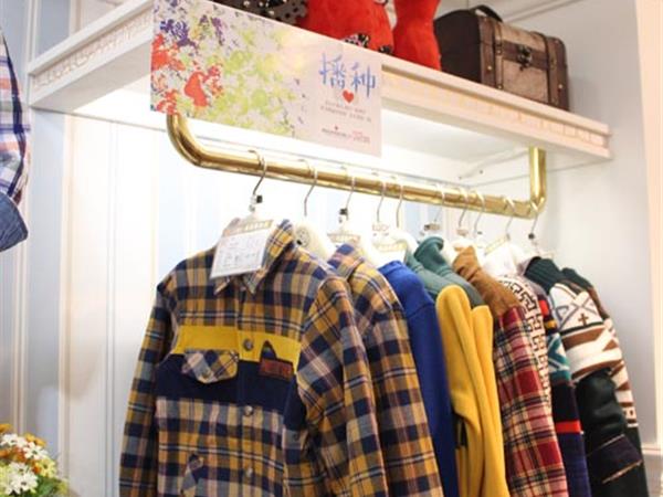 小虎帕蒂青少年装店铺展示