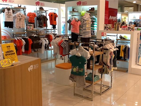 海贝时尚童装店铺展示
