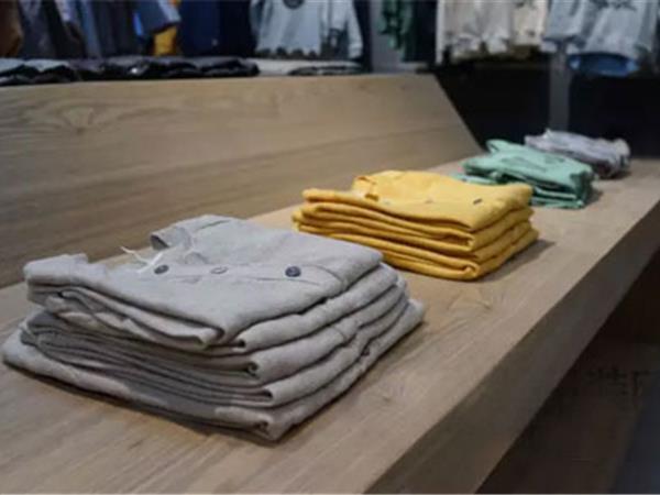 纸胡椒青少年装店铺展示