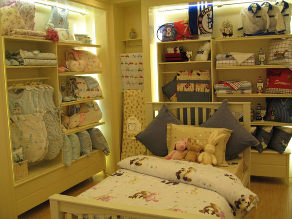 罗莱儿童婴童装店铺展示