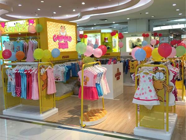 加菲猫时尚童装店铺展示