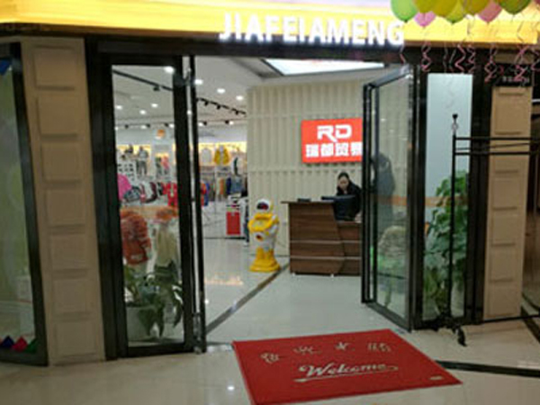 加菲A梦时尚童装店铺展示