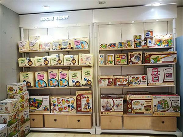 洛克泰迪青少年装店铺展示