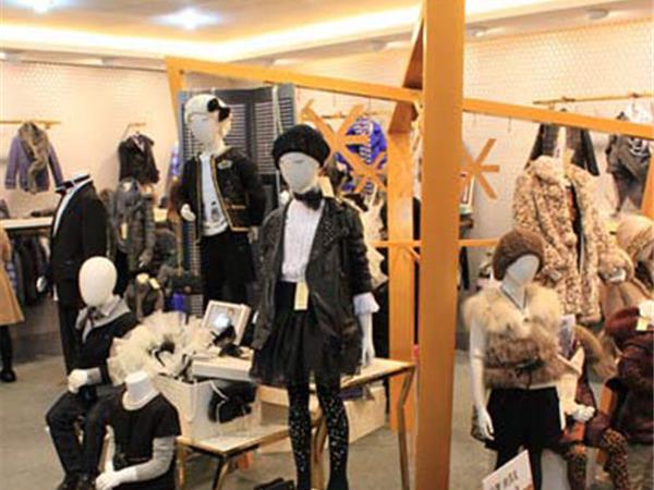 唯路易青少年装店铺展示