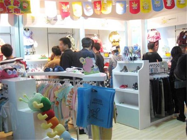哆咪兔青少年装店铺展示