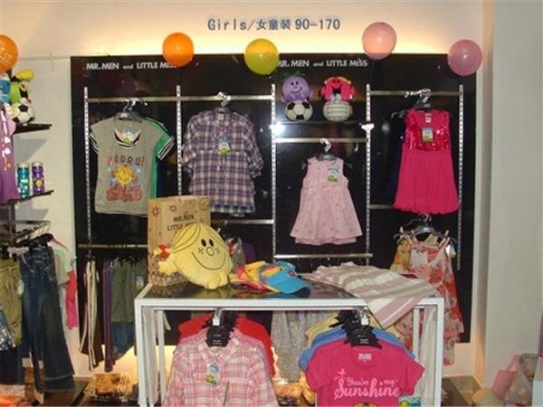 奇先生妙小姐时尚童装店铺展示