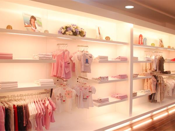 美迪洛时尚童装店铺展示