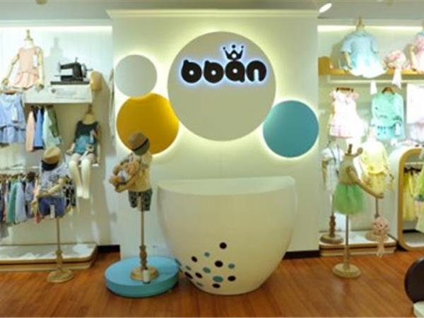 比比安时尚童装店铺展示