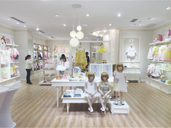 法纳贝儿时尚童装店铺展示