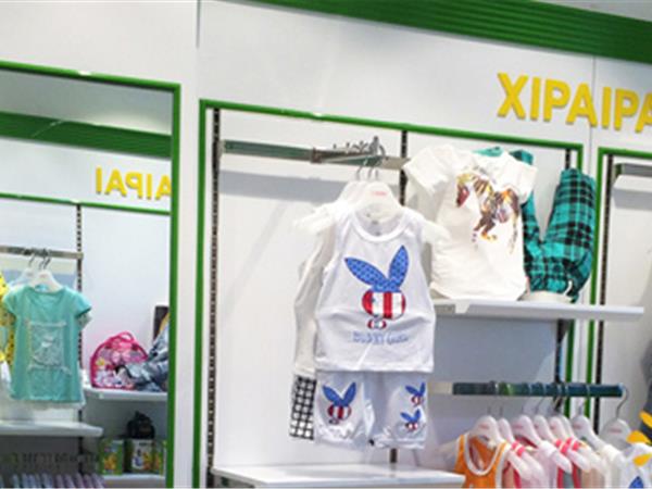 喜拍拍青少年装店铺展示