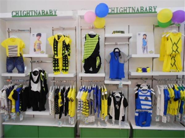 中阁娃娃青少年装店铺展示