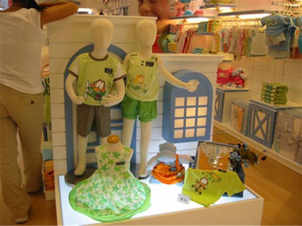 派克兰帝婴童装店铺展示