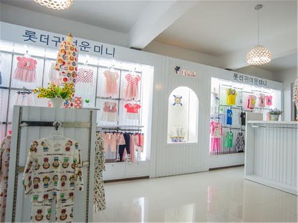 可乐米时尚童装店铺展示