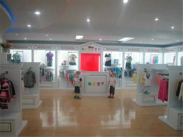 北辰宝贝时尚童装店铺展示
