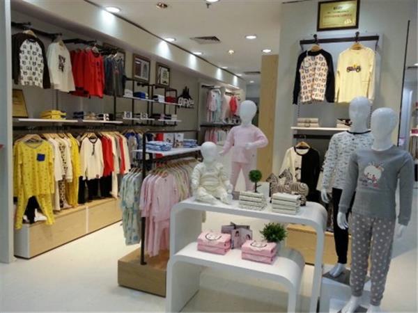 快乐城堡时尚童装店铺展示
