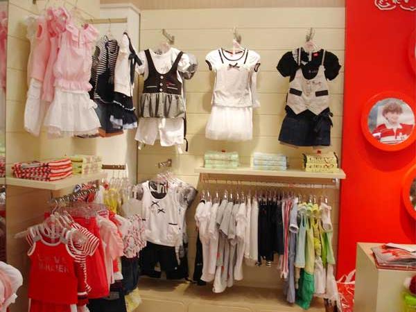 美孩儿青少年装店铺展示